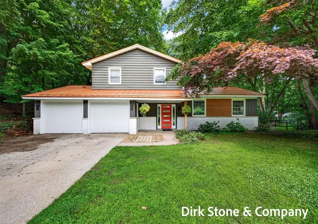 1st image of 18569 Pawnee Dr, Spring Lake, MI 49456 | MLS# 70550593
