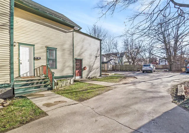 3rd image of 709 W Lovell St, Kalamazoo, MI 49007 | MLS# 70519173