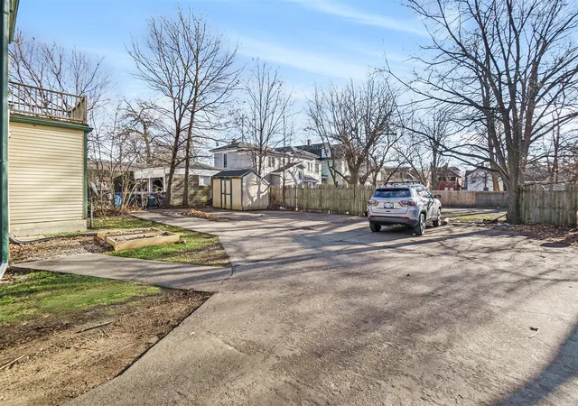4th image of 709 W Lovell St, Kalamazoo, MI 49007 | MLS# 70519173