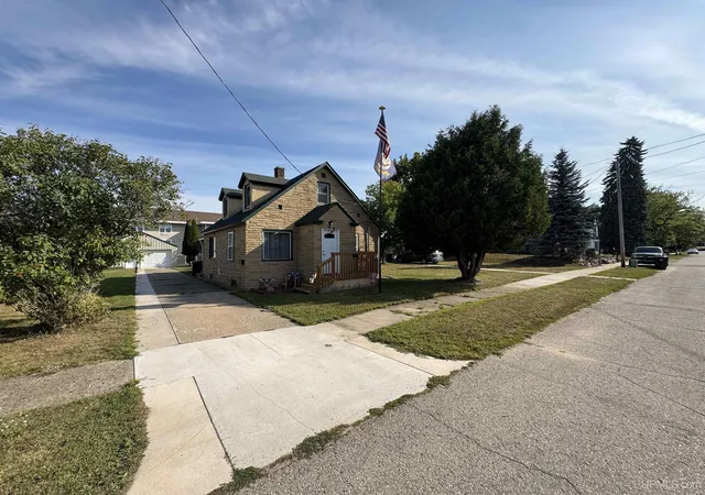 1st image of 508 E Grand Blvd, Iron Mountain, MI 49801 | MLS# 50219701