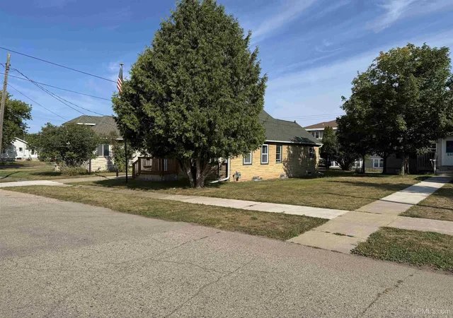 2nd image of 508 E Grand Blvd, Iron Mountain, MI 49801 | MLS# 50219701