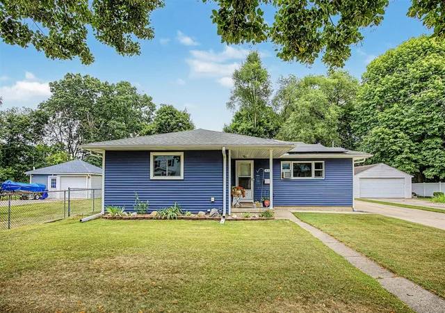 Photo 1 of Single family home for sale at 427 Bates St, Jackson, MI 49202 | MLS# 70551403 | Listing updated on 2026-08-13