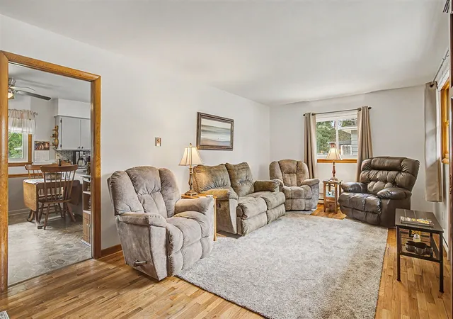 Photo 4 of Single family home for sale at 427 Bates St, Jackson, MI 49202 | MLS# 70551403 | Listing updated on 2026-08-13