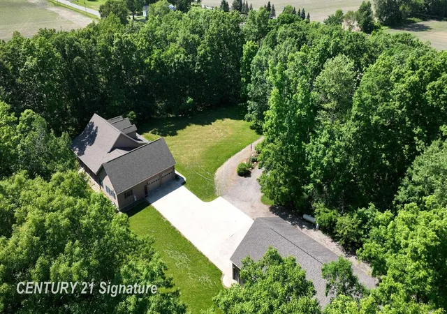 Homes for sale in Chesaning, MI | 7147 Gary Rd, Chesaning, MI 48616 | MLS# 50200854