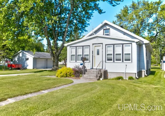 Homes for sale in Menominee, MI | 4131 10th St, Menominee, MI 49858 | MLS# 50212998