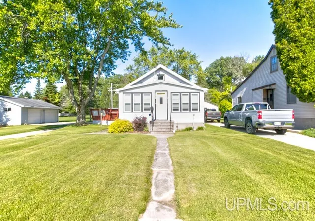 Homes for sale in Menominee, MI | 4131 10th St, Menominee, MI 49858 | MLS# 50212998
