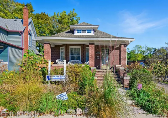 Photo 1 of House for sale at 33432 Oakland St, Farmington, MI 48335 | MLS# 61000441 | Listing updated on 2026-07-19