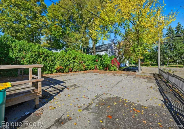 Photo 3 of House for sale at 33432 Oakland St, Farmington, MI 48335 | MLS# 61000441 | Listing updated on 2026-07-19