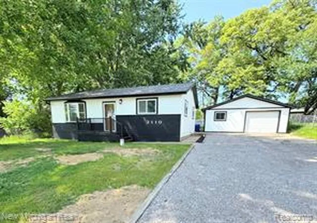 Homes for sale in Fenton, MI | 3110 Mcginnis Dr, Fenton, MI 48430 | MLS# 60996210
