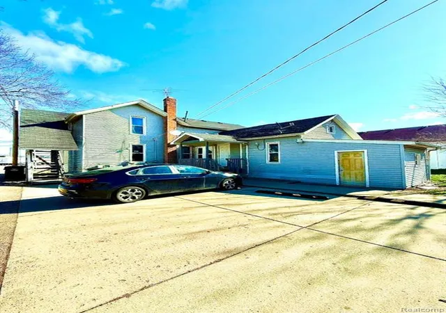 Listing Photo 4 - Condo for sale in building located at 35449 Clinton St, Wayne, MI 48184