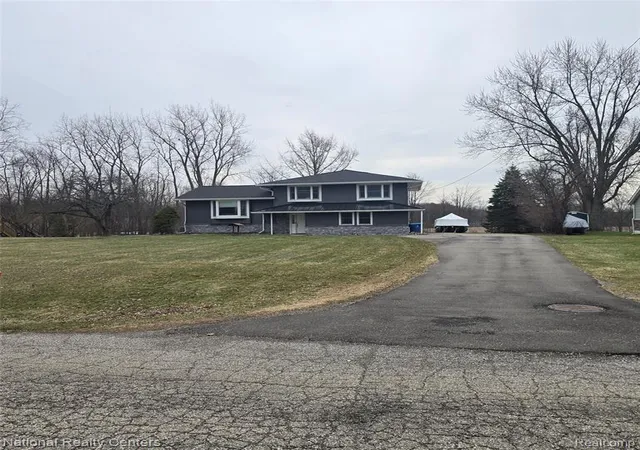 2nd image of 13477 S Horrell Rd, Fenton, MI 48430 | MLS# 60976243