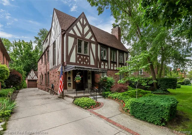 1st image of 764 Harcourt Rd, Grosse Pointe Park, MI 48230 | MLS# 61005018