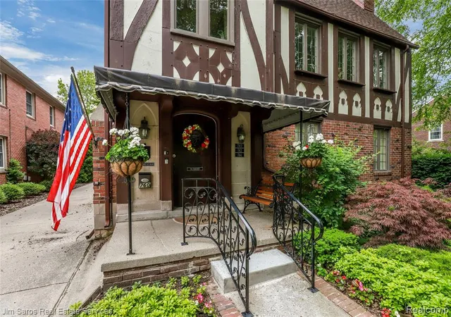 2nd image of 764 Harcourt Rd, Grosse Pointe Park, MI 48230 | MLS# 61005018