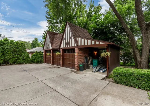 42nd image of 764 Harcourt Rd, Grosse Pointe Park, MI 48230 | MLS# 61005018
