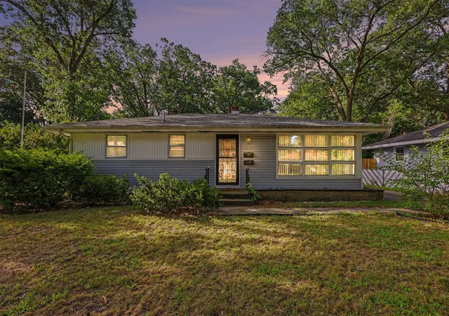Photo 1 of Sale Pending at 1325 Francis Ave, Muskegon, MI 49442 | MLS# 70554703 | Listing updated on 2026-09-10
