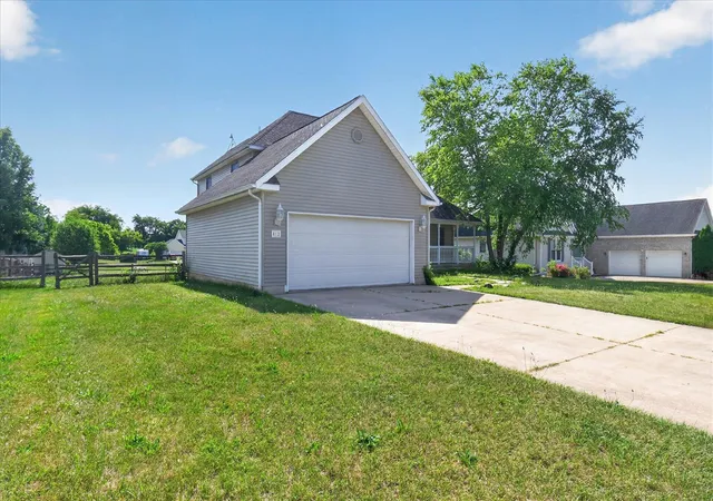 Homes for sale in Tecumseh, MI | 812 Derby Dr, Tecumseh, MI 49286 | MLS# 70543400