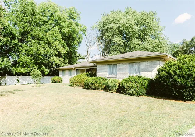 2nd image of 4394 Apache Dr, Burton, MI 48509 | MLS# 61016653
