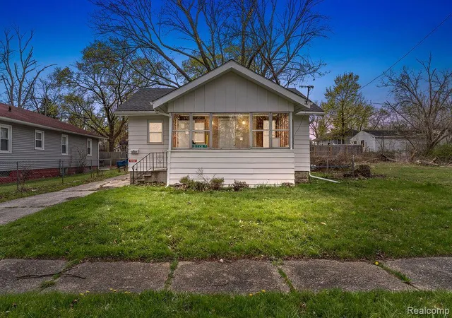 1st image of 1717 Wolcott St, Flint, MI 48504 3455 | MLS# 60985105