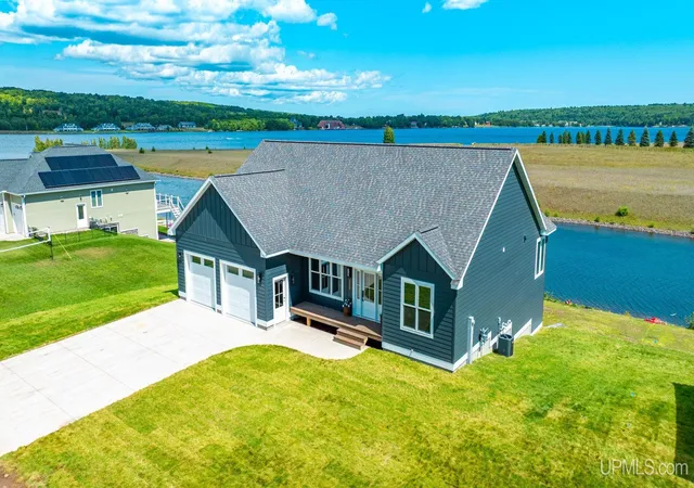 Photo 1 of Single family home for sale at 7013 Sandpiper Dr, Houghton, MI 49931 | MLS# 50218652 | Listing updated on 2026-09-30