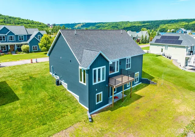 Photo 2 of Single family home for sale at 7013 Sandpiper Dr, Houghton, MI 49931 | MLS# 50218652 | Listing updated on 2026-09-30