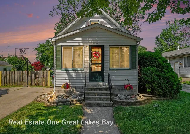 Homes for sale in Bay City, MI | 1008 S Sherman St, Bay City, MI 48708 | MLS# 50214764