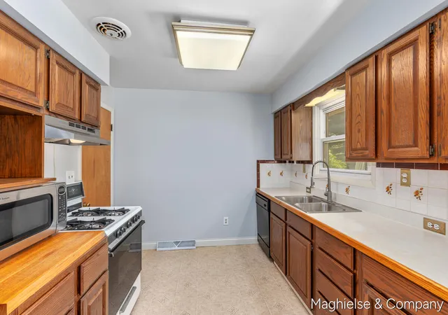 Photo 3 of Single family home for sale at 4431 Burgis Ave, Grand Rapids, MI 49508 | MLS# 70546324 | Listing updated on 2026-08-12