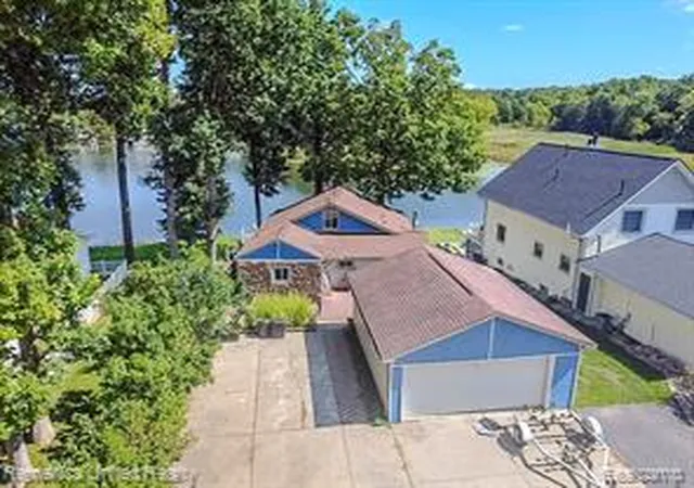 Homes for sale in Fenton, MI | 16431 Oak Hill Dr, Fenton, MI 48430 9014 | MLS# 60982217
