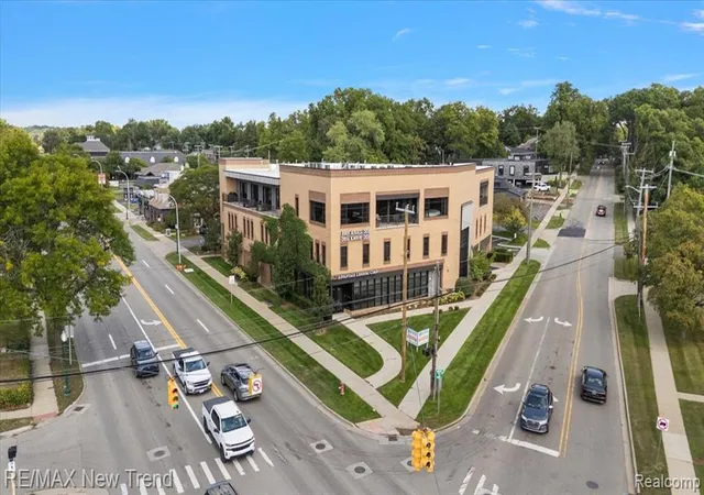 Listing Photo 4 - Condo for sale in building located at 804 N Main St, Rochester, MI 48307 - Unit #2H