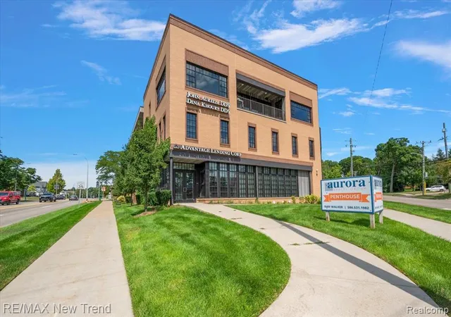 Listing Photo 5 - Condo for sale in building located at 804 N Main St, Rochester, MI 48307 - Unit #2H