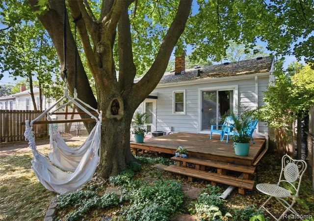 2nd image of 602 Dewey St, Royal Oak, MI 48067 | MLS# 61023233
