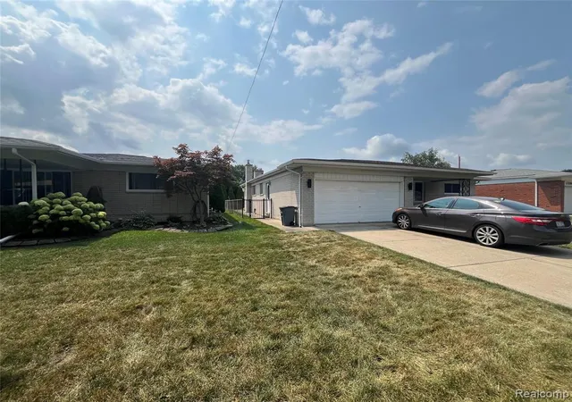 Photo 3 of Single family home for sale at 13502 Moceri Cir, Warren, MI 48088 7024 | MLS# 61014939 | Listing updated on 2026-08-30