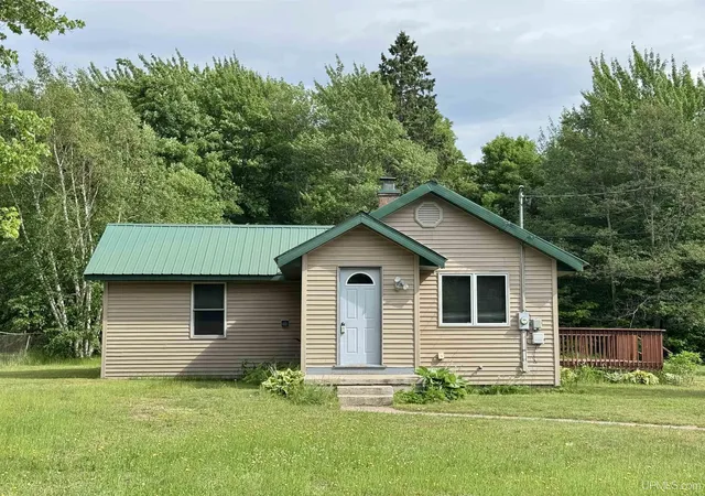 Homes for sale in Negaunee, MI | 52 Midway Dr, Negaunee, MI 49866 | MLS# 50213618