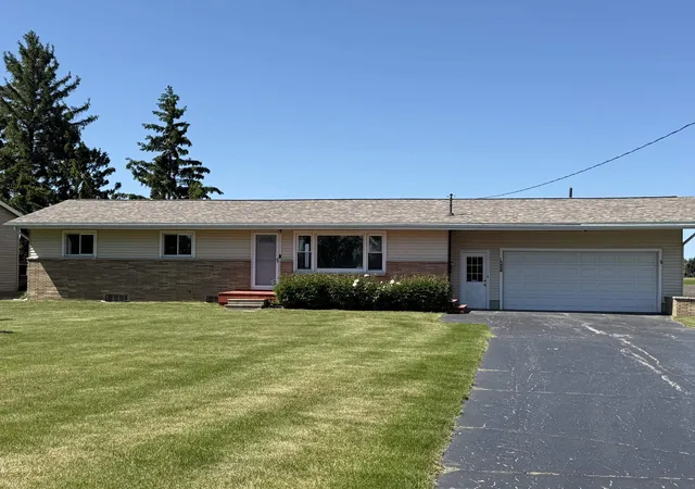 Homes for sale in Essexville, MI | 457 E Center Rd, Essexville, MI 48732 | MLS# 50209926