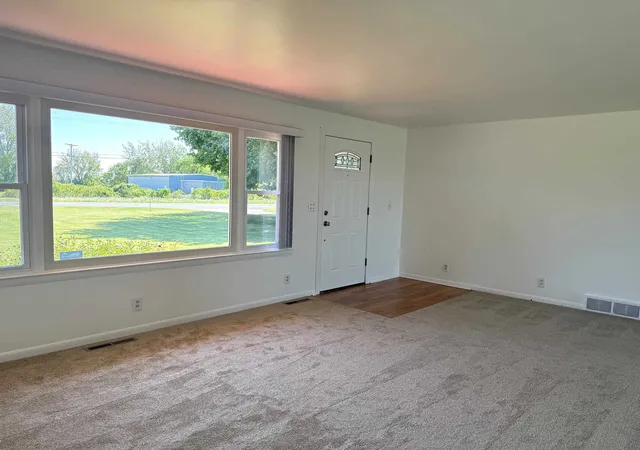 Homes for sale in Essexville, MI | 457 E Center Rd, Essexville, MI 48732 | MLS# 50209926