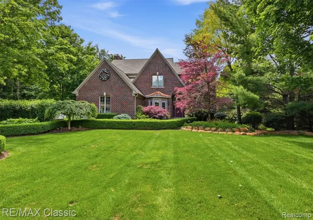 Photo 2 of Single family home for sale at 8033 Pine Ridge Ct, Northville, MI 48168 | MLS# 61004961 | Listing updated on 2026-07-07