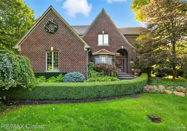 Photo 3 of Single family home for sale at 8033 Pine Ridge Ct, Northville, MI 48168 | MLS# 61004961 | Listing updated on 2026-07-07