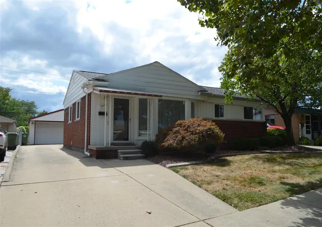 Photo 2 of Sale Pending at 13815 Spruce St St, Southgate, MI 48195 | MLS# 70498515 | Listing updated on 2025-11-20