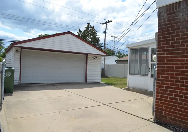 Photo 4 of Sale Pending at 13815 Spruce St St, Southgate, MI 48195 | MLS# 70498515 | Listing updated on 2025-11-20