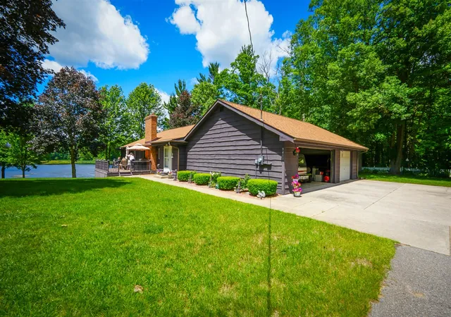 Homes for sale in Howard City, MI | 9411 Maple Hill Rd, Howard City, MI 49329 | MLS# 70543588