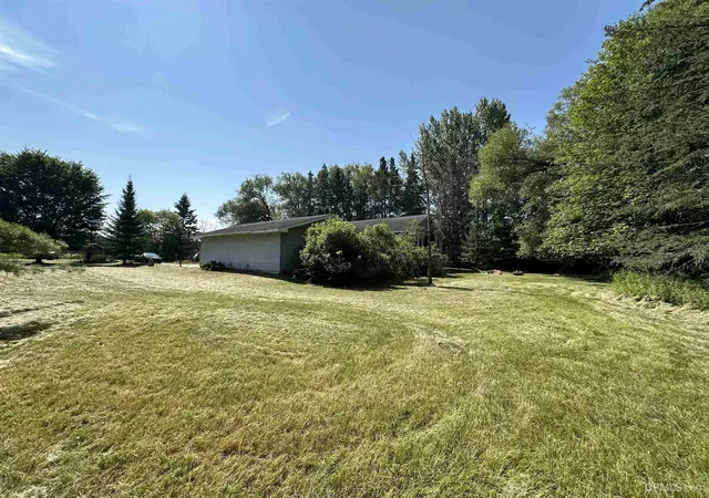 21st image of 1114 Willow Rd, Gladstone, MI 49837 | MLS# 50217870