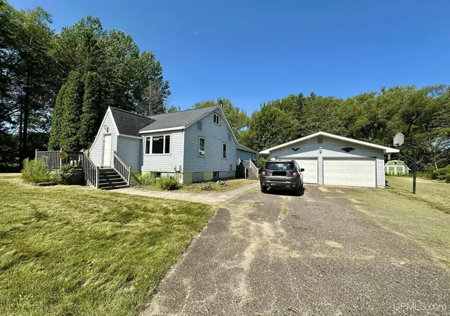 2nd image of 1114 Willow Rd, Gladstone, MI 49837 | MLS# 50217870