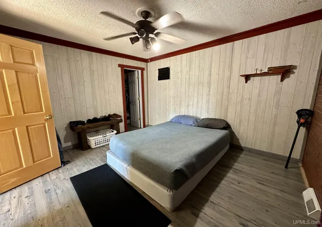 4th image of 1114 Willow Rd, Gladstone, MI 49837 | MLS# 50217870