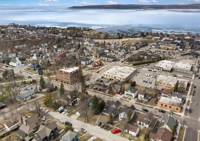 3rd image of 312 Grove, Petoskey, MI 49770 | MLS# 80066990
