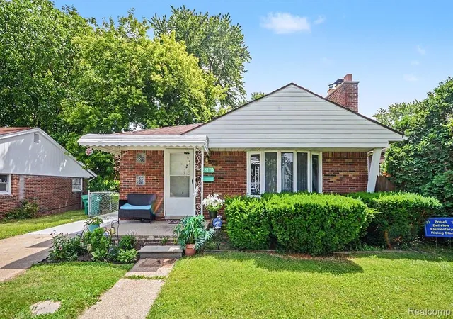 2nd image of 23116 Beechwood Ave, Eastpointe, MI 48021 | MLS# 61008015