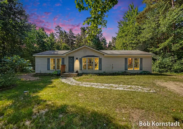 Homes for sale in Howard City, MI | 755 Cypress St, Howard City, MI 49329 | MLS# 70543714