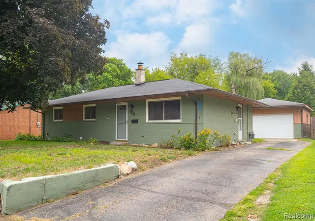 Photo 2 of Sale Pending at 104 N Corbin St, Holly, MI 48442 1431 | MLS# 61025061 | Listing updated on 2026-09-15