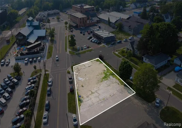 3rd image of 218 N Walnut St, Fenton, MI 48430 | MLS# 60996124