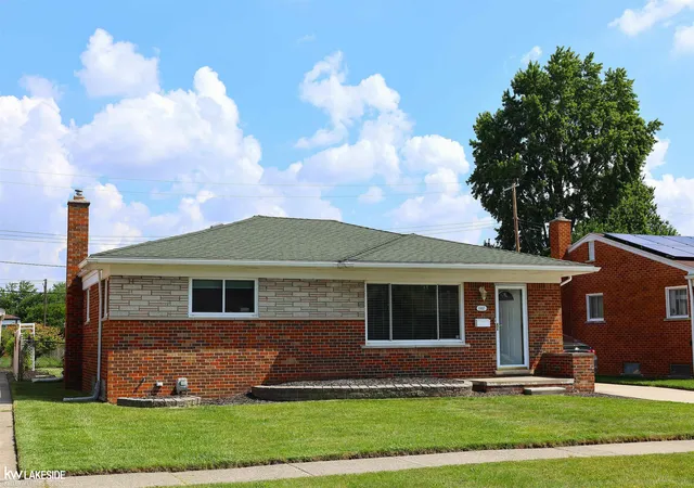Homes for sale in Warren, MI | 11457 Hanford Dr, Warren, MI 48093 | MLS# 50214244