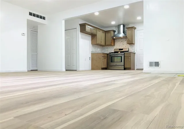 Photo 4 of Single family home for sale at 6475 N Highland St, Dearborn Heights, MI 48127 | MLS# 61019890 | Listing updated on 2026-08-12