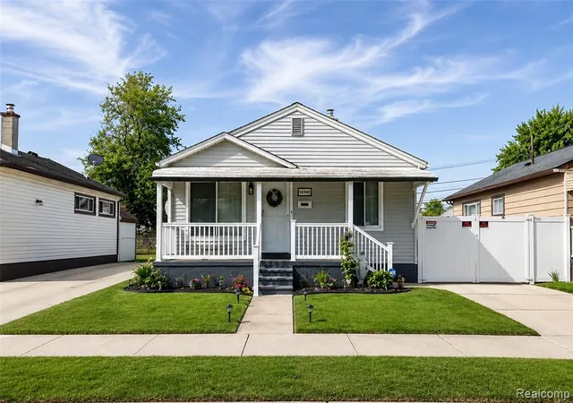 Homes for sale in Lincoln Park, MI | 1571 University Ave, Lincoln Park, MI 48146 | MLS# 60999917